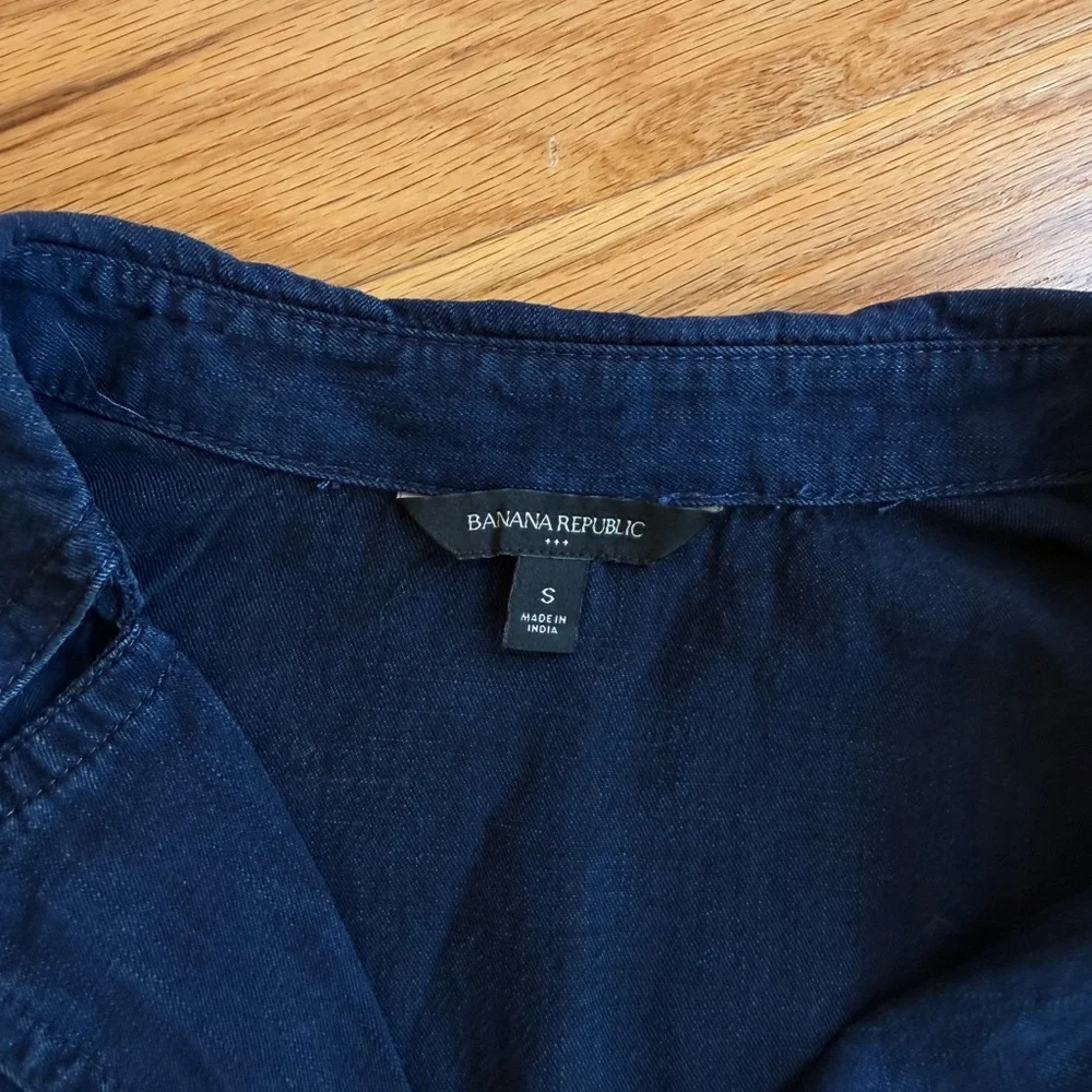 Chambray denim Sleeveless Tie-Waist Top - Picture 3 of 5
